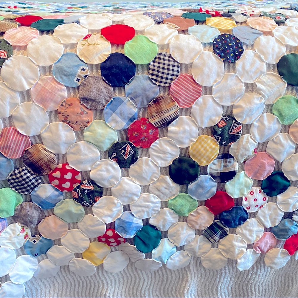 ‼️SOLD‼️Vintage One of a Kind Handmade Yo-Yo Coverlet - Picture 2 of 11
